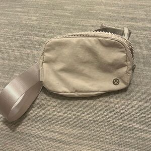 Lululemon belt bag, bone